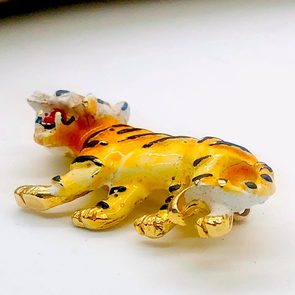 Rare Vintage Signed Weiss Tiger Tiny Enamel Brooch tiger 🐅 - Picture 5 of 8